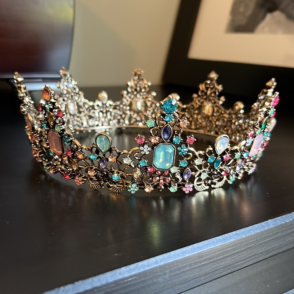 Multicoloured rhinestone crown. New. - Picture 5 of 16